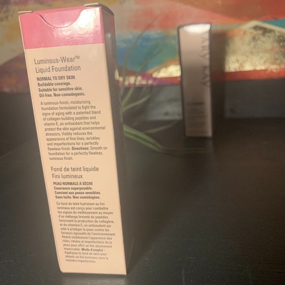 Ivory 2 AntiAging Luminous/Matte liquid foundation - Picture 4 of 11